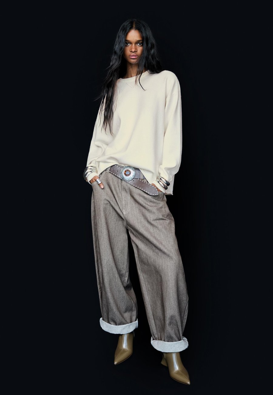 Джемпер Bershka ROUND NECK , Beige
Джемпер Bershka ROUND NECK , Beige