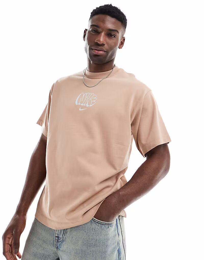 Футболка с графическим принтом Nike Solo Swoosh коричневого цвета
Футболка с графическим принтом Nike Solo Swoosh коричневого цвета