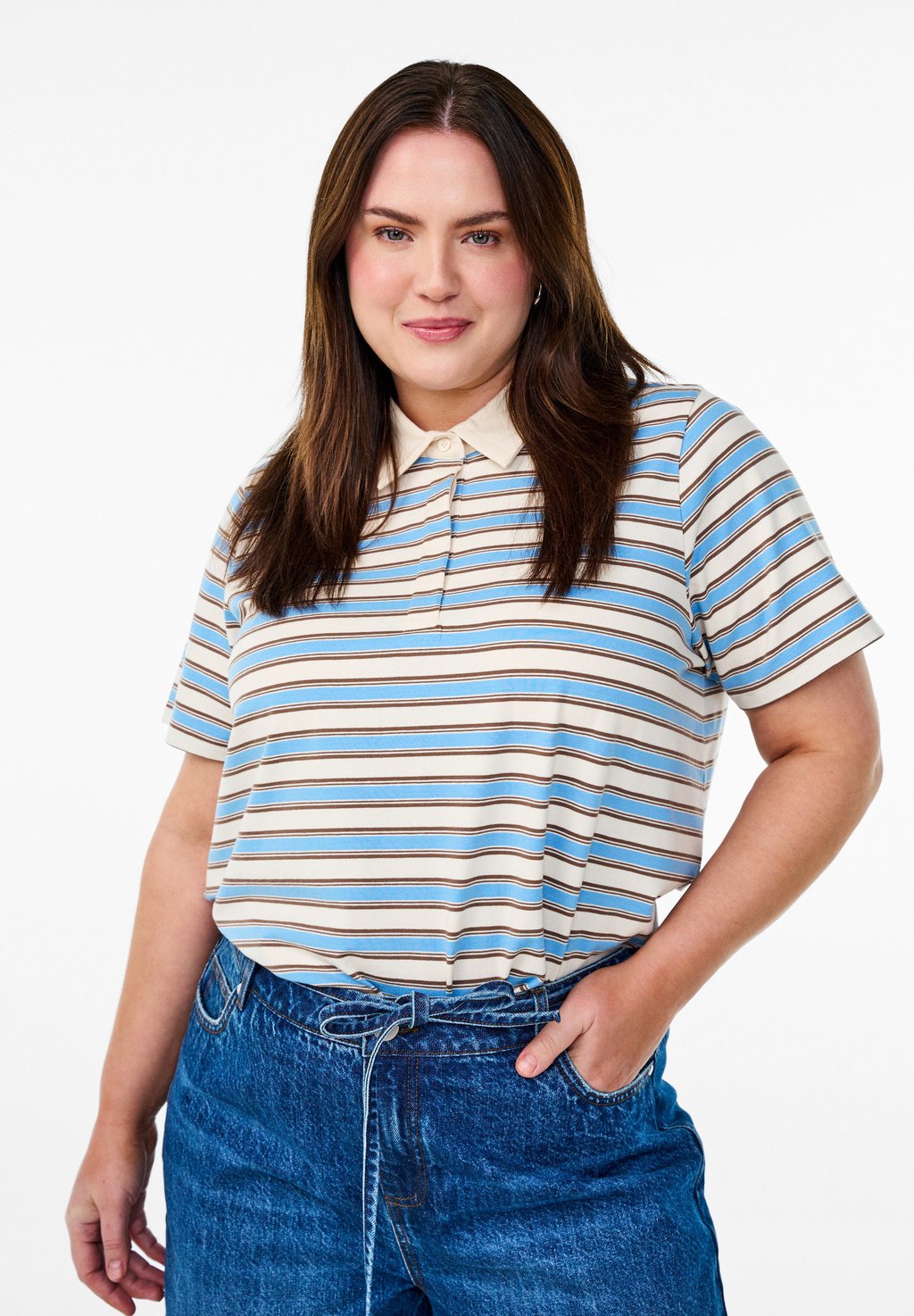 Рубашка поло MIT STREIFEN UND KURZEN ÄRMELN Zizzi, светло-голубой
Рубашка поло MIT STREIFEN UND KURZEN ÄRMELN Zizzi, светло-голубой