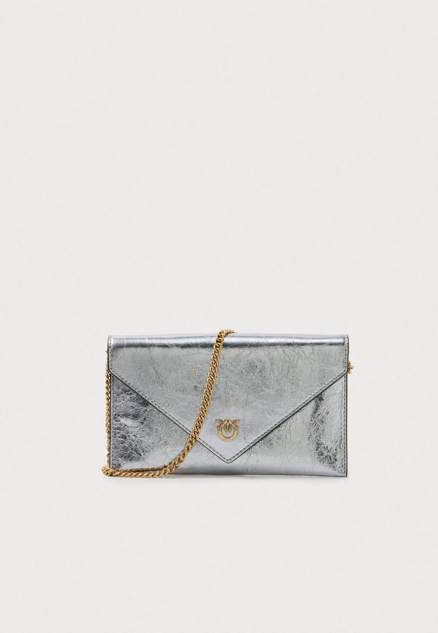 Сумка кросс-боди Pinko FLAT PURSE MINI, Gunmetal/Antique Gold-Coloured/Gunmetal
Сумка кросс-боди Pinko FLAT PURSE MINI, Gunmetal/Antique Gold-Coloured/Gunmetal