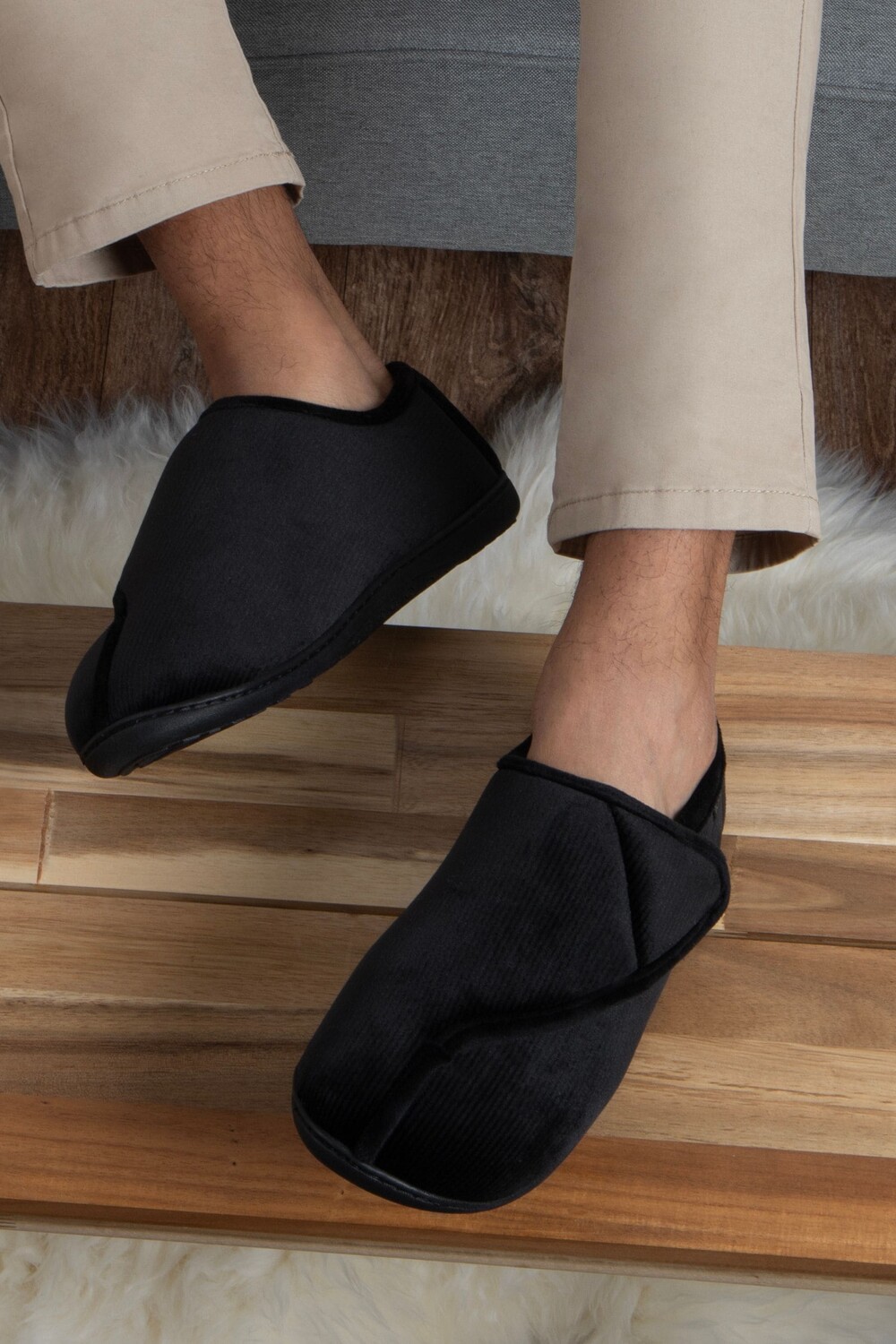 Мужские бархатные тапочки-изотонер на застежке-липучке Totes, черный
Мужские бархатные тапочки-изотонер на застежке-липучке Totes, черный