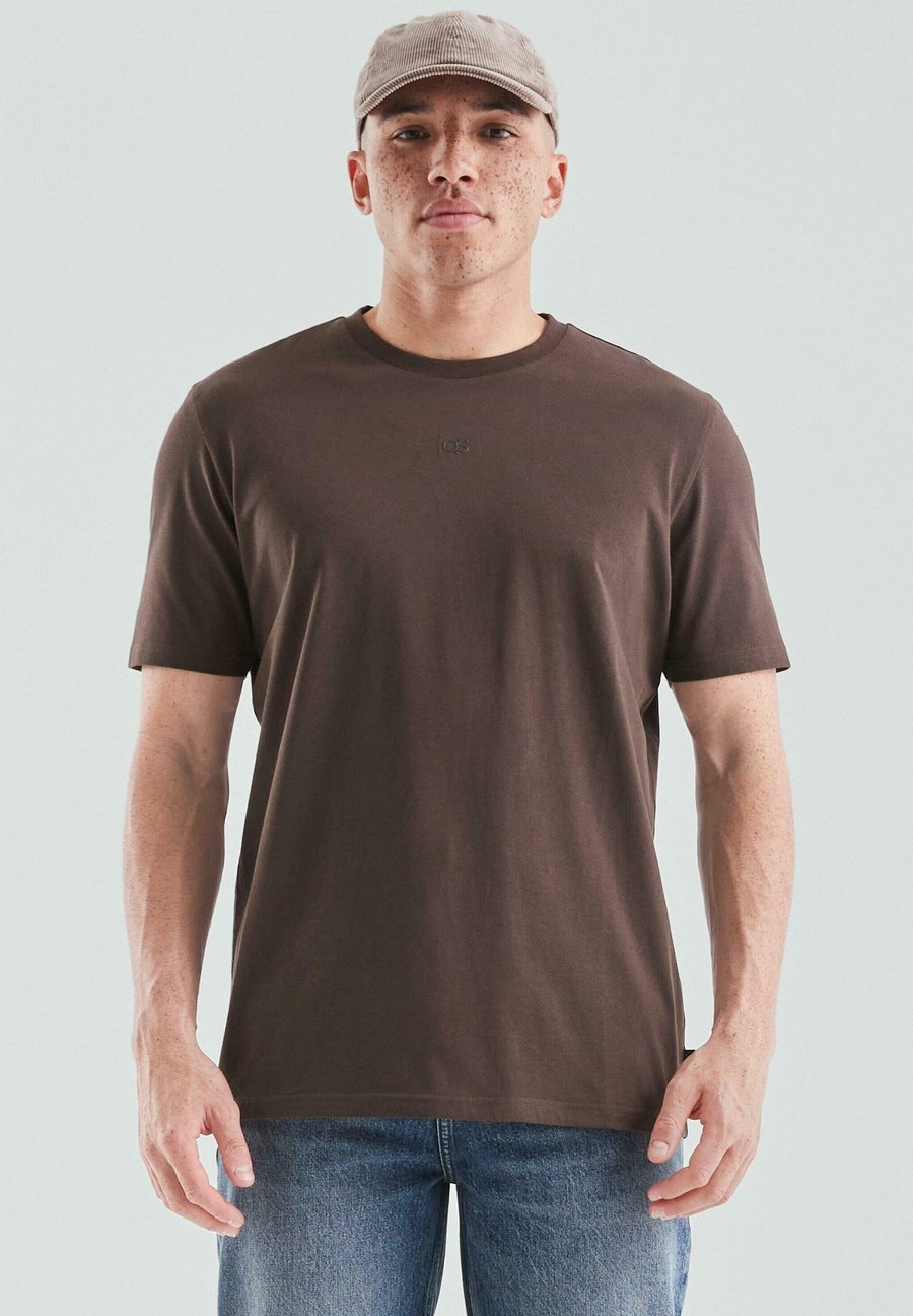 Футболка QS Basic T-shirt, Dunkelbraun/Dark Brown, Коричневый, Футболка QS Basic T-shirt, Dunkelbraun/Dark Brown
Футболка QS Basic T-shirt, Dunkelbraun/Dark Brown, Коричневый, Футболка QS Basic T-shirt, Dunkelbraun/Dark Brown