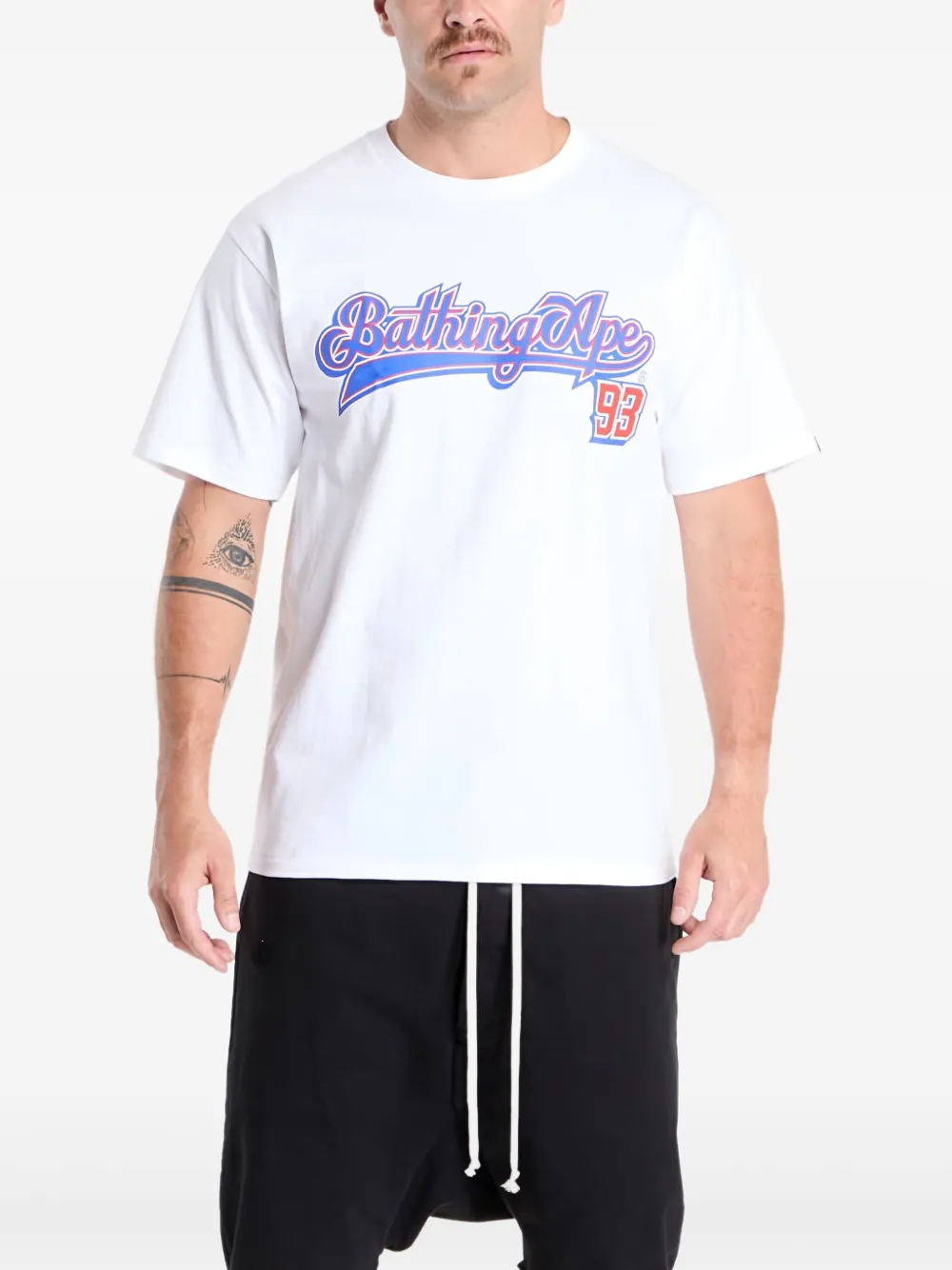 Хлопковая футболка с принтом в виде бейсбольного логотипа A Bathing Ape, белый
Хлопковая футболка с принтом в виде бейсбольного логотипа A Bathing Ape, белый