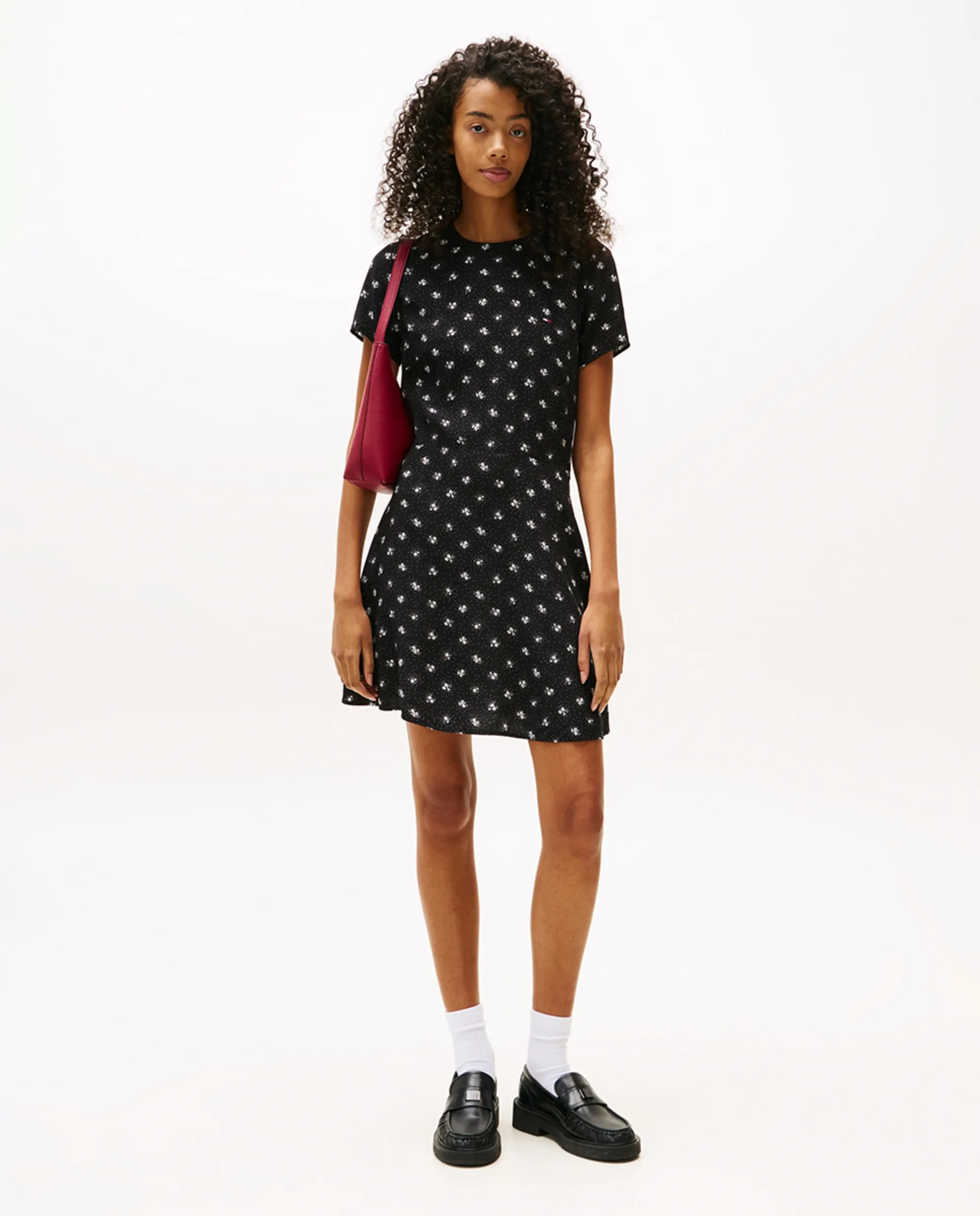 Женское мини-платье с цветочным принтом Tommy Jeans, черный
Женское мини-платье с цветочным принтом Tommy Jeans, черный