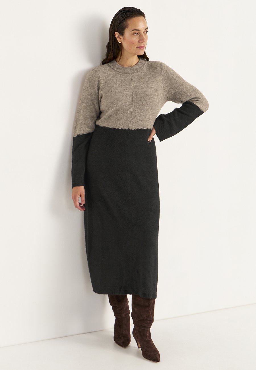 Платье Cellbes of Sweden Jumper dress, Beige Black/Beige
Платье Cellbes of Sweden Jumper dress, Beige Black/Beige