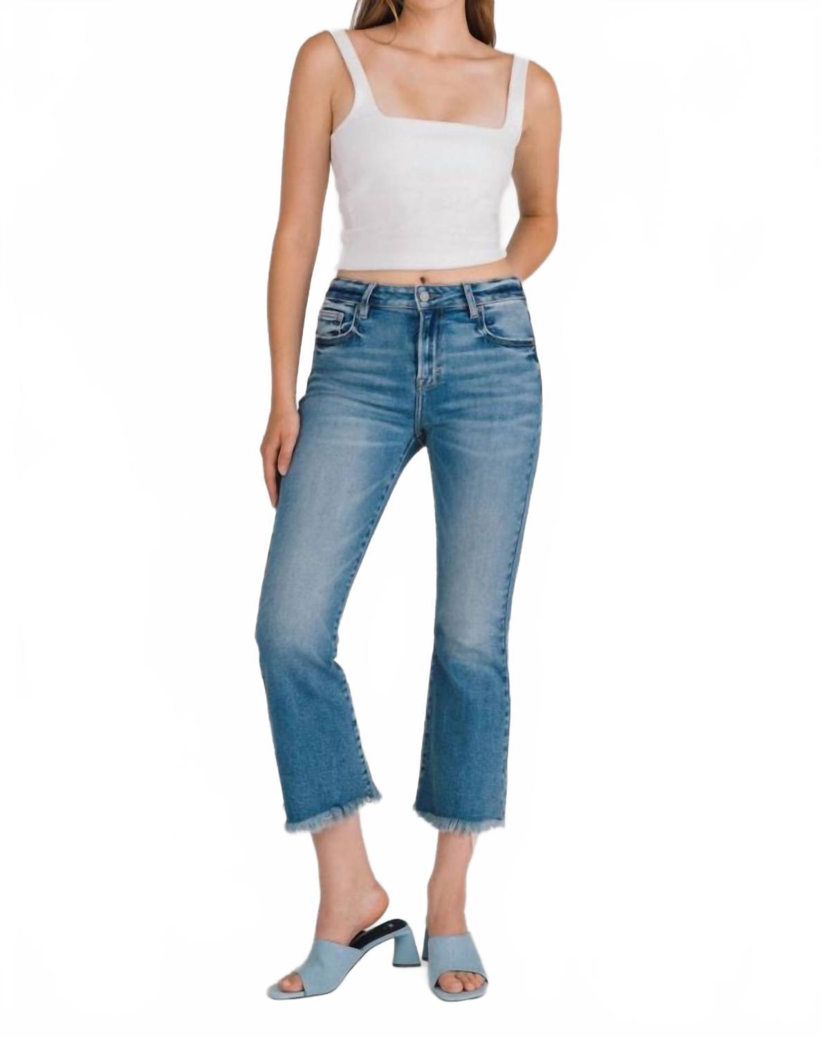 Хэппи кроп расклешенные джинсы в средне-синем цвете HIDDEN
Хэппи кроп расклешенные джинсы в средне-синем цвете HIDDEN