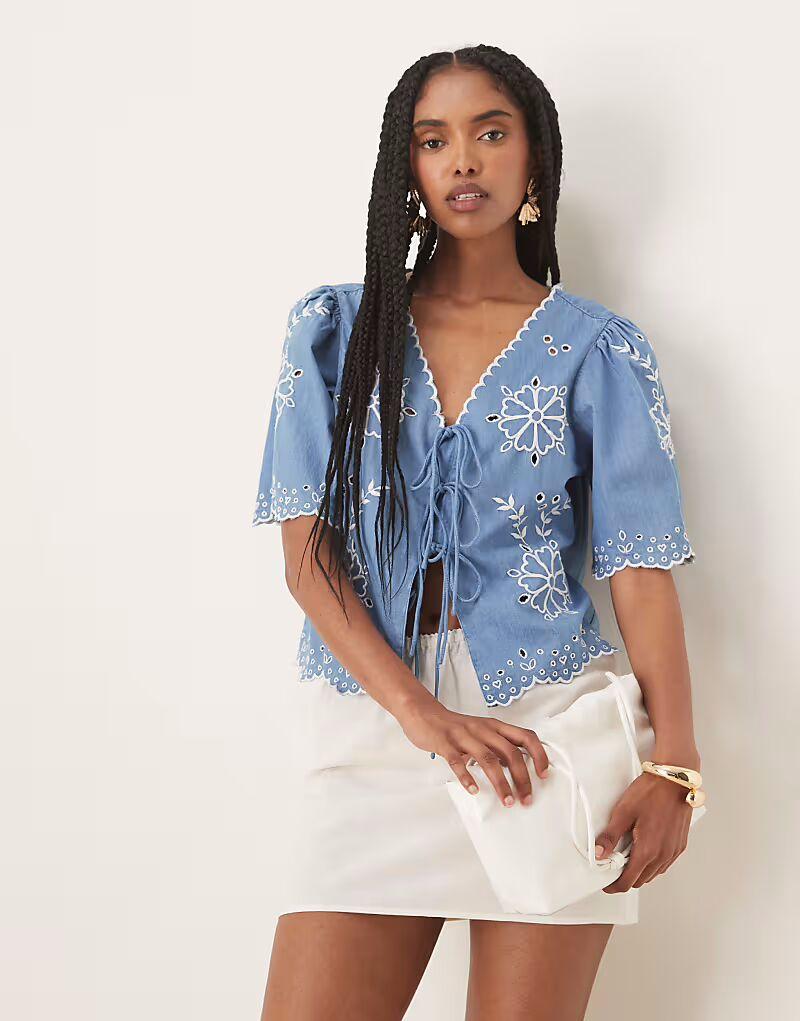 Джинсовый топ Nobody's Child с вышивкой и завязками в винтажном стиле
Джинсовый топ Nobody's Child с вышивкой и завязками в винтажном стиле