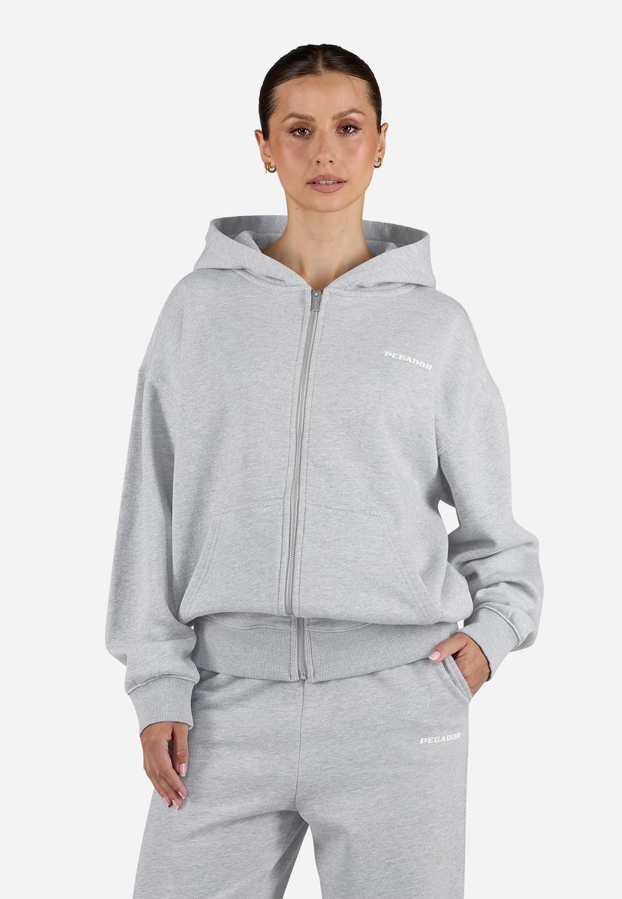 Толстовка Pegador CLARITA OVERSIZED, Heather Grey/White/Grey
Толстовка Pegador CLARITA OVERSIZED, Heather Grey/White/Grey