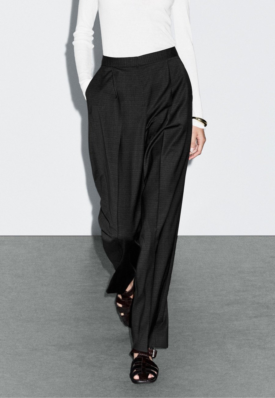 Брюки Massimo Dutti DARTED, Black
Брюки Massimo Dutti DARTED, Black