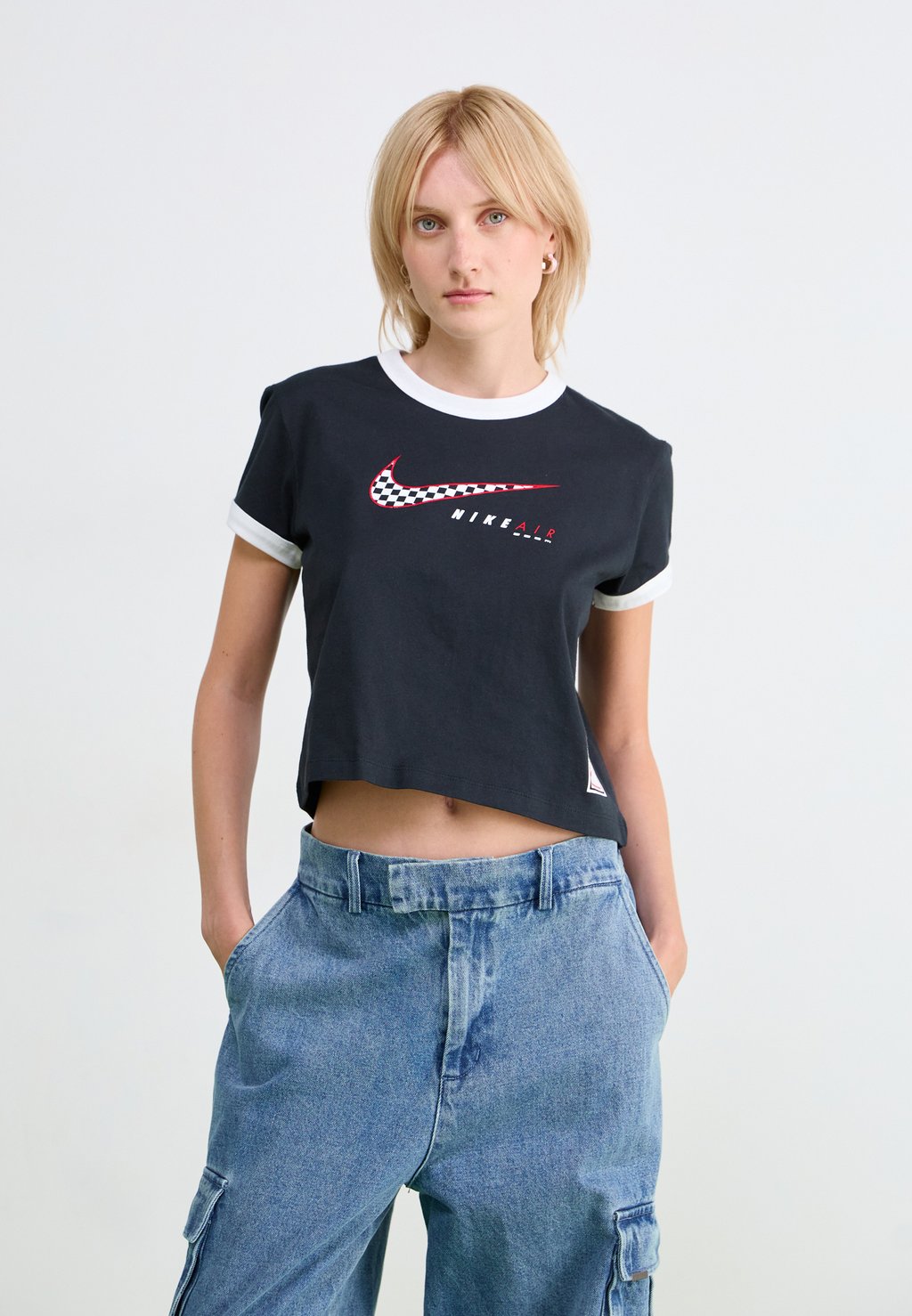 Футболка с принтом CLUB TEE MOTO Nike Sportswear, черный 
Футболка с принтом CLUB TEE MOTO Nike Sportswear, черный