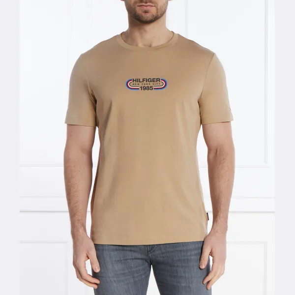 Футболка стандартного кроя с графическим рисунком Hilfiger Tommy Hilfiger, бежевый
Футболка стандартного кроя с графическим рисунком Hilfiger Tommy Hilfiger, бежевый