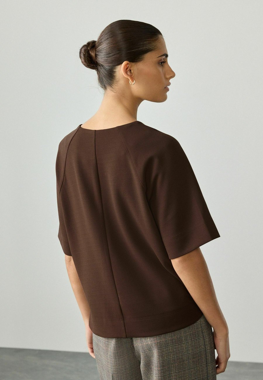 Футболка Next SHORT SLEEVE BOXY, Chocolate Brown/Brown, Коричневый, Футболка Next SHORT SLEEVE BOXY, Chocolate Brown/Brown
Футболка Next SHORT SLEEVE BOXY, Chocolate Brown/Brown, Коричневый, Футболка Next SHORT SLEEVE BOXY, Chocolate Brown/Brown