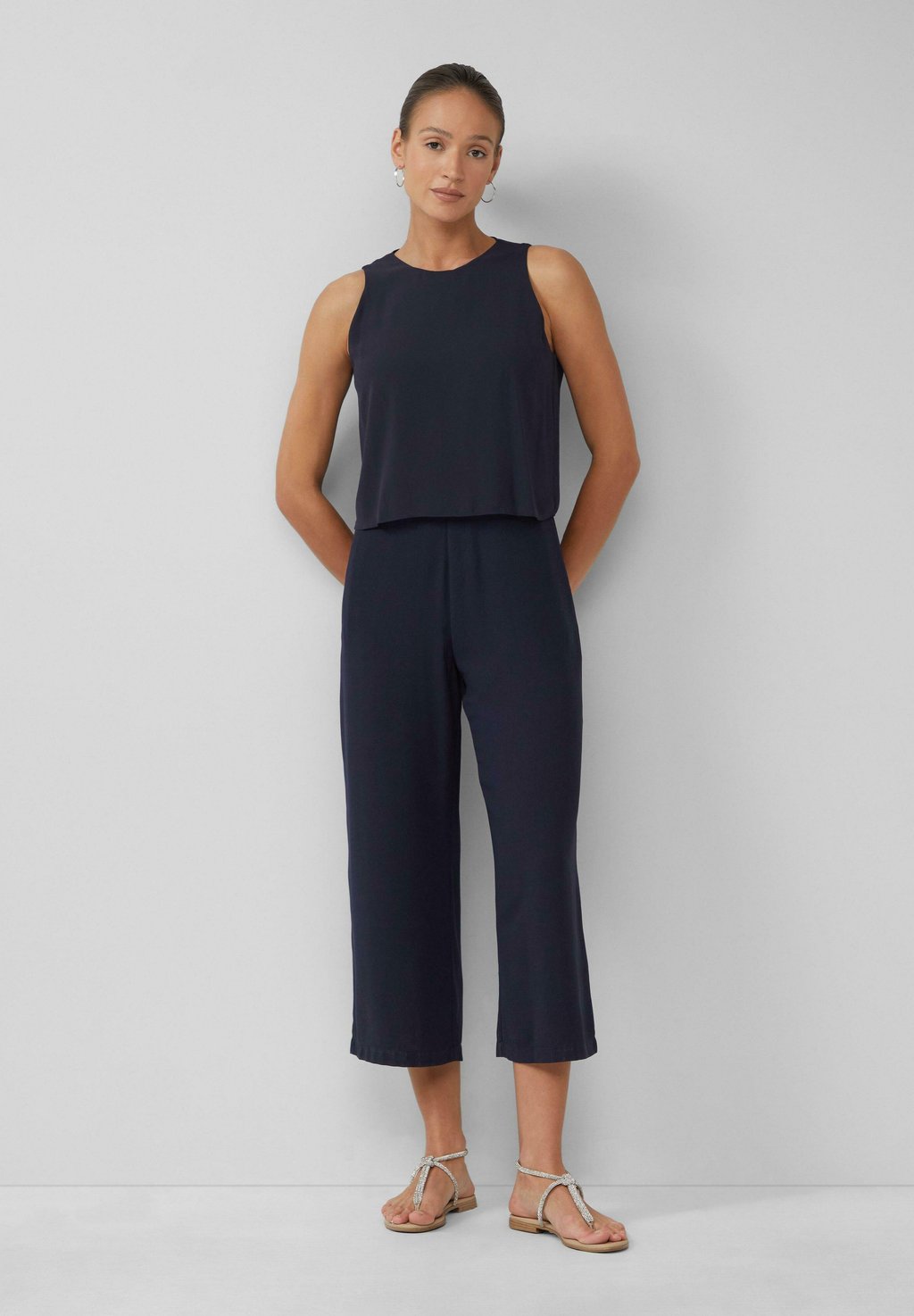 Комбинезон ÄRMELLOSER MIT LAYER s.Oliver BLACK LABEL, темно-синий
Комбинезон ÄRMELLOSER MIT LAYER s.Oliver BLACK LABEL, темно-синий