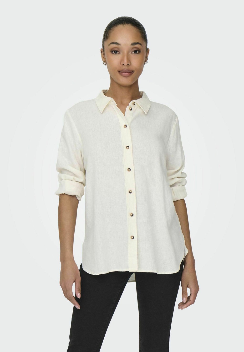 Блузка на пуговицах LOCKER GESCHNITTEN ÄRMELBÜNDCHEN MIT VOLUMINÖSER ARMSCHNITT JDY, белый
Блузка на пуговицах LOCKER GESCHNITTEN ÄRMELBÜNDCHEN MIT VOLUMINÖSER ARMSCHNITT JDY, белый