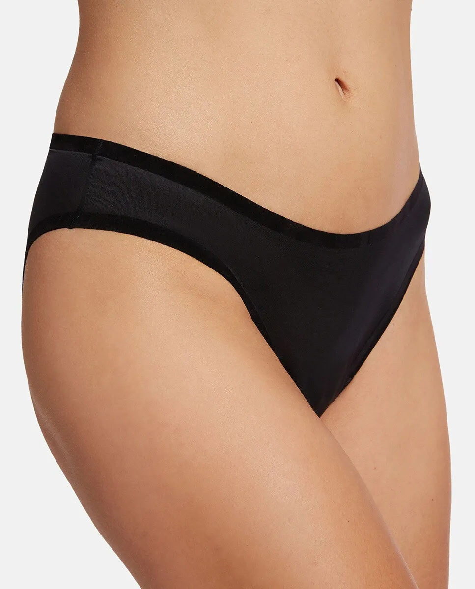 Слегка блестящие трусики с эффектом второй кожи Wolford, черный
Слегка блестящие трусики с эффектом второй кожи Wolford, черный