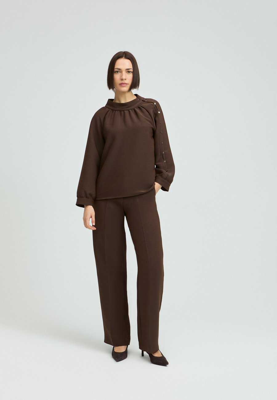 Брюки Xandres PHOCUS, Dark Chocolate/Brown
Брюки Xandres PHOCUS, Dark Chocolate/Brown