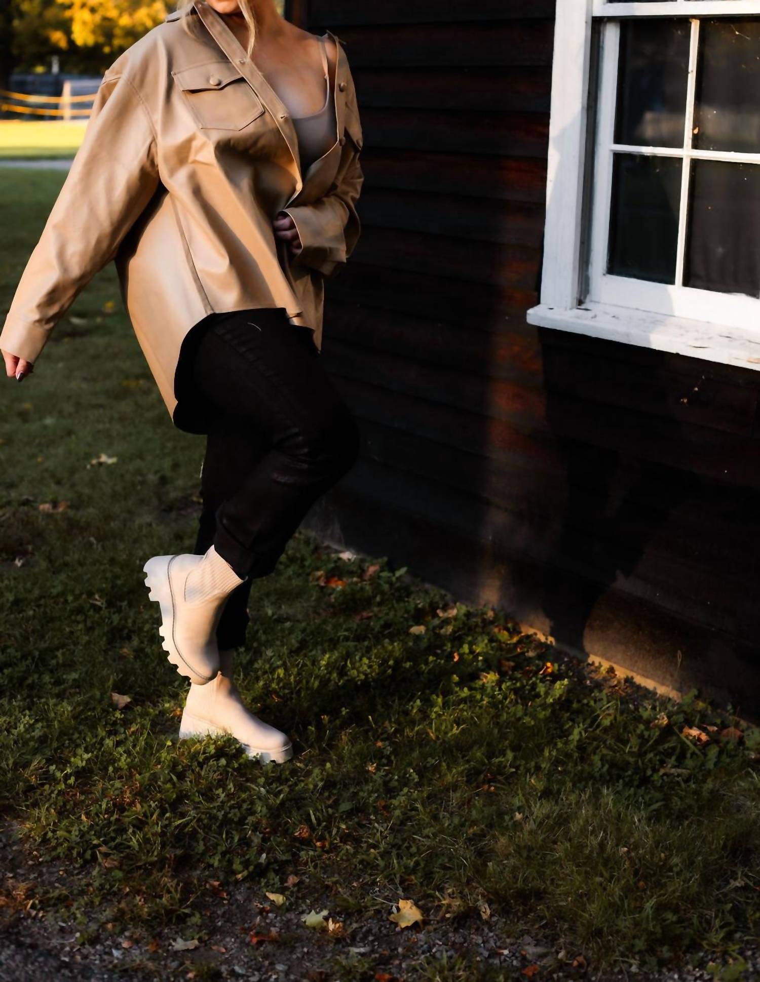 Куртка из кленовой кожи бежевого цвета Curve Market, Бежевый, Куртка из кленовой кожи бежевого цвета Curve Market
Куртка из кленовой кожи бежевого цвета Curve Market, Бежевый, Куртка из кленовой кожи бежевого цвета Curve Market