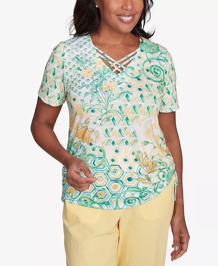 Женская футболка Rise Shine с тропическим геометрическим принтом и V-образным вырезом в стиле пэчворк Alfred Dunner, мультиколор
Женская футболка Rise Shine с тропическим геометрическим принтом и V-образным вырезом в стиле пэчворк Alfred Dunner, мультиколор