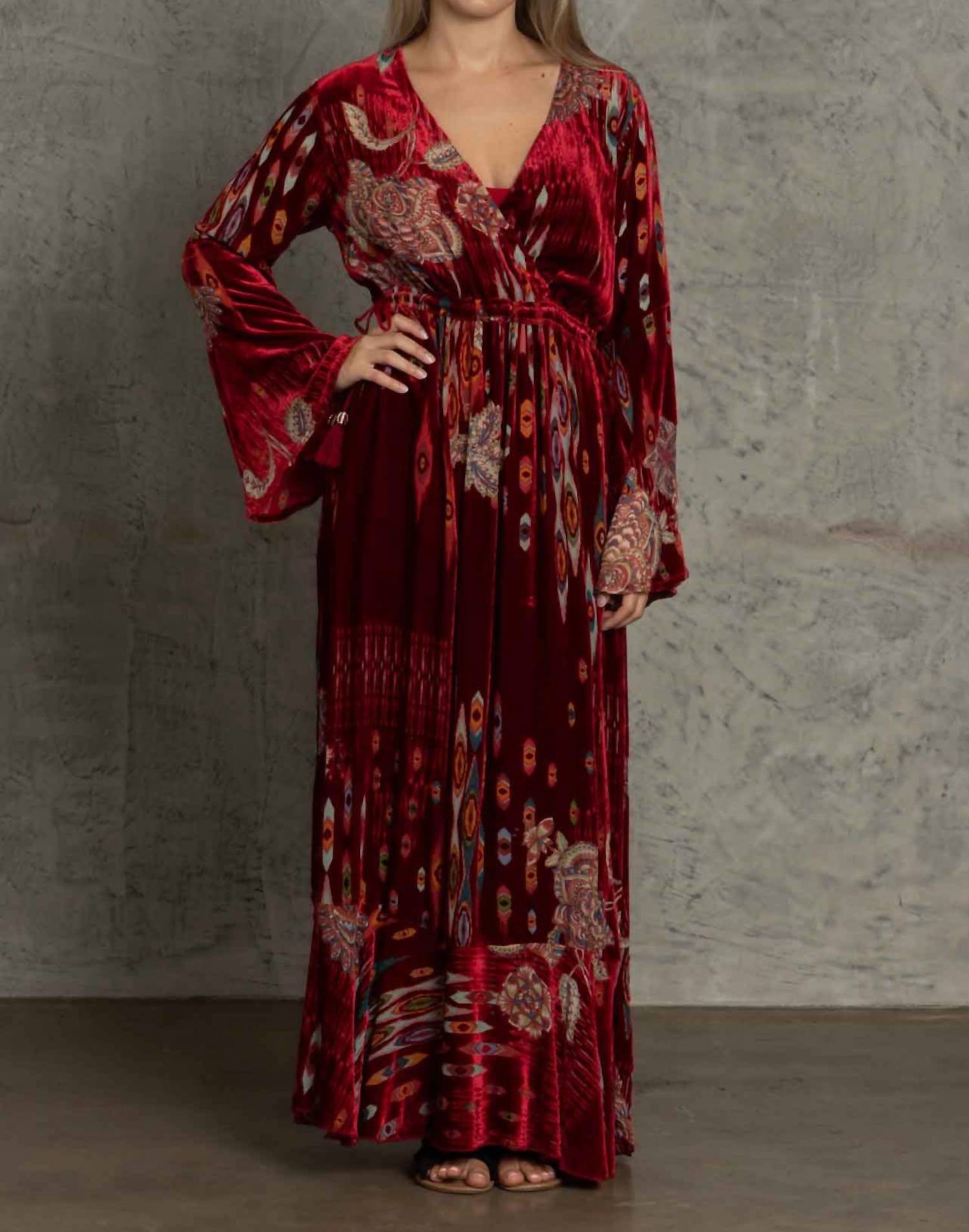 Платье Stefani с эффектом выгоревших перьев в красно-многоцветном Johnny Was
Платье Stefani с эффектом выгоревших перьев в красно-многоцветном Johnny Was