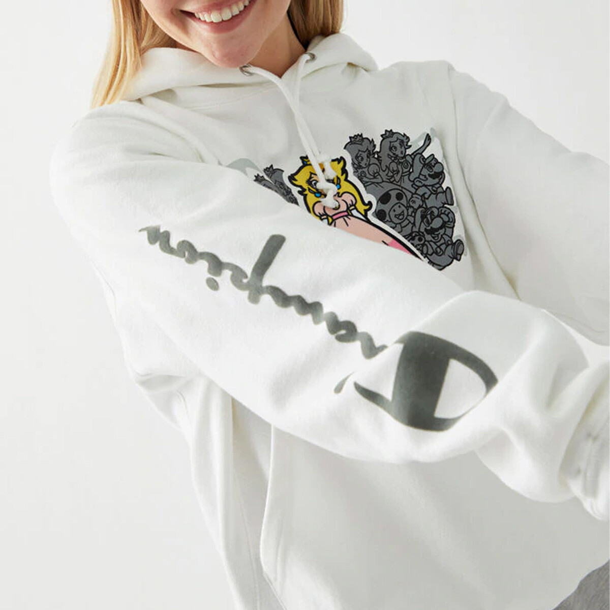 Толстовка женская белая Champion
Толстовка женская белая Champion