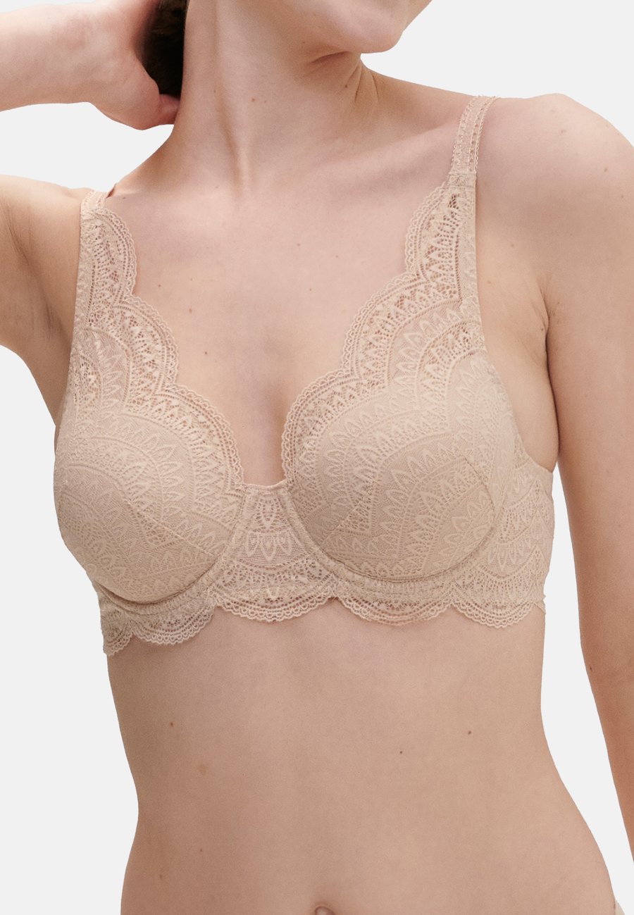 Бюстгальтер Simone Pérèle KARMA -BH MIT SPACER CUP, Peau Rosée/Beige
Бюстгальтер Simone Pérèle KARMA -BH MIT SPACER CUP, Peau Rosée/Beige