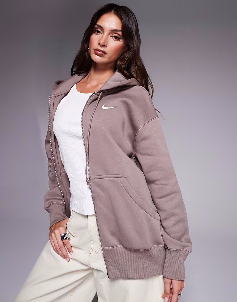 Толстовка свободного кроя с капюшоном Nike Phoenix Fleece коричневого цвета с застежкой-молнией
Толстовка свободного кроя с капюшоном Nike Phoenix Fleece коричневого цвета с застежкой-молнией