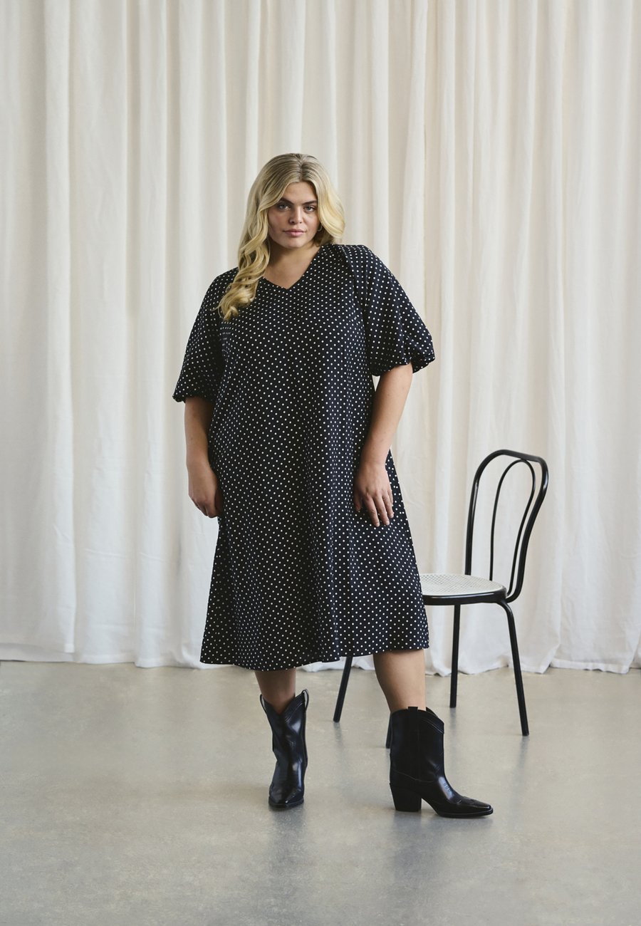 Платье Kaffe Curve Day dress, Black Chalk Dot/Black
Платье Kaffe Curve Day dress, Black Chalk Dot/Black