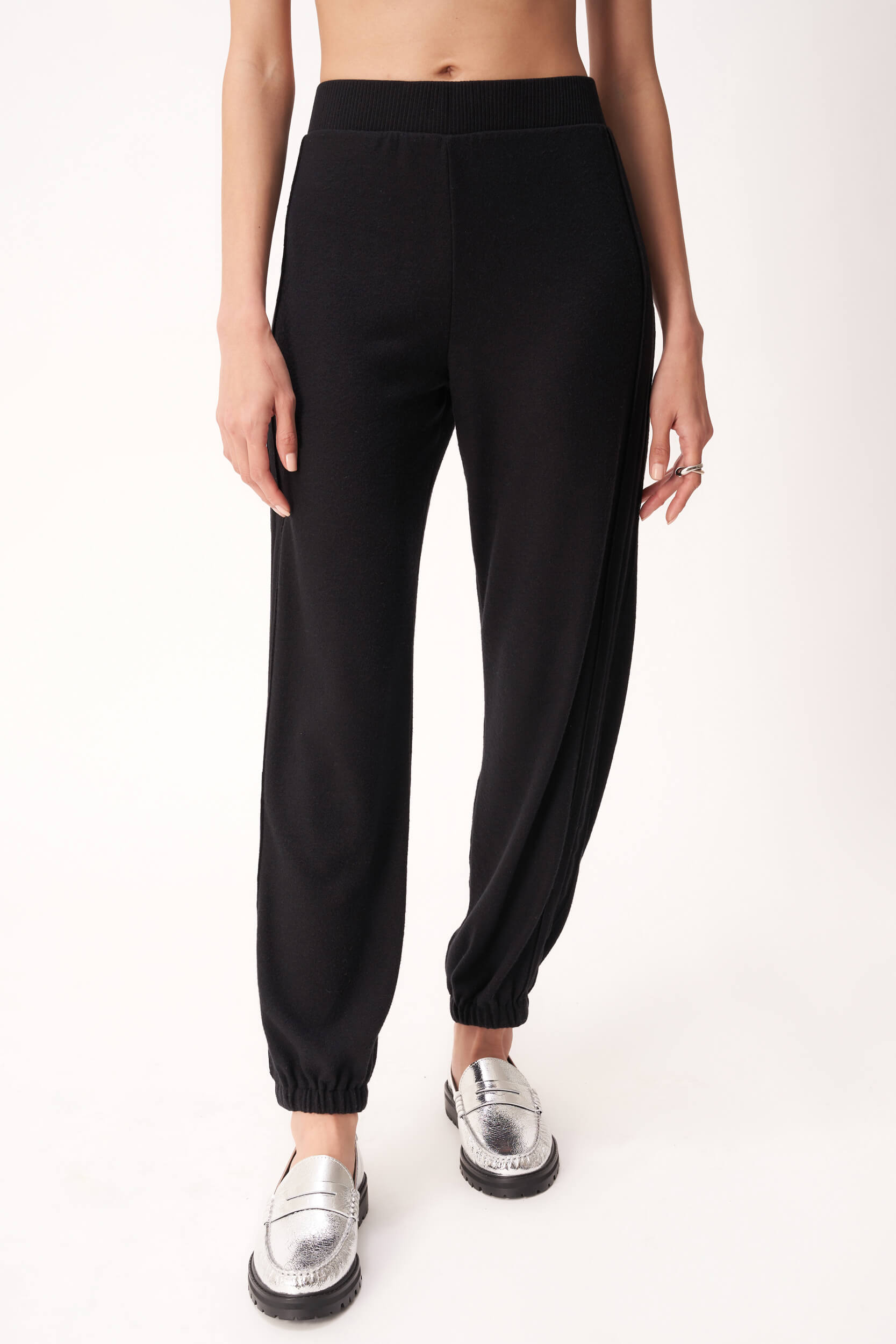 Уютные джоггеры с контрастными швами PROJECT SOCIAL T, черный
Уютные джоггеры с контрастными швами PROJECT SOCIAL T, черный