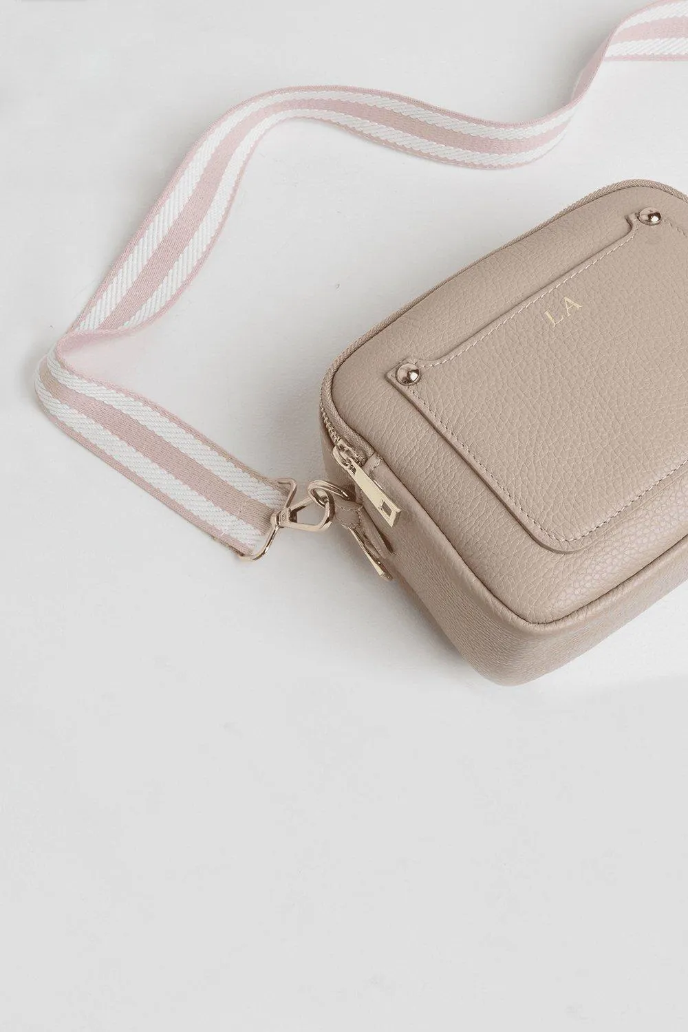 Сумка через плечо с ремешком в ярких полосках Betsy & Floss, розовый
Сумка через плечо с ремешком в ярких полосках Betsy & Floss, розовый