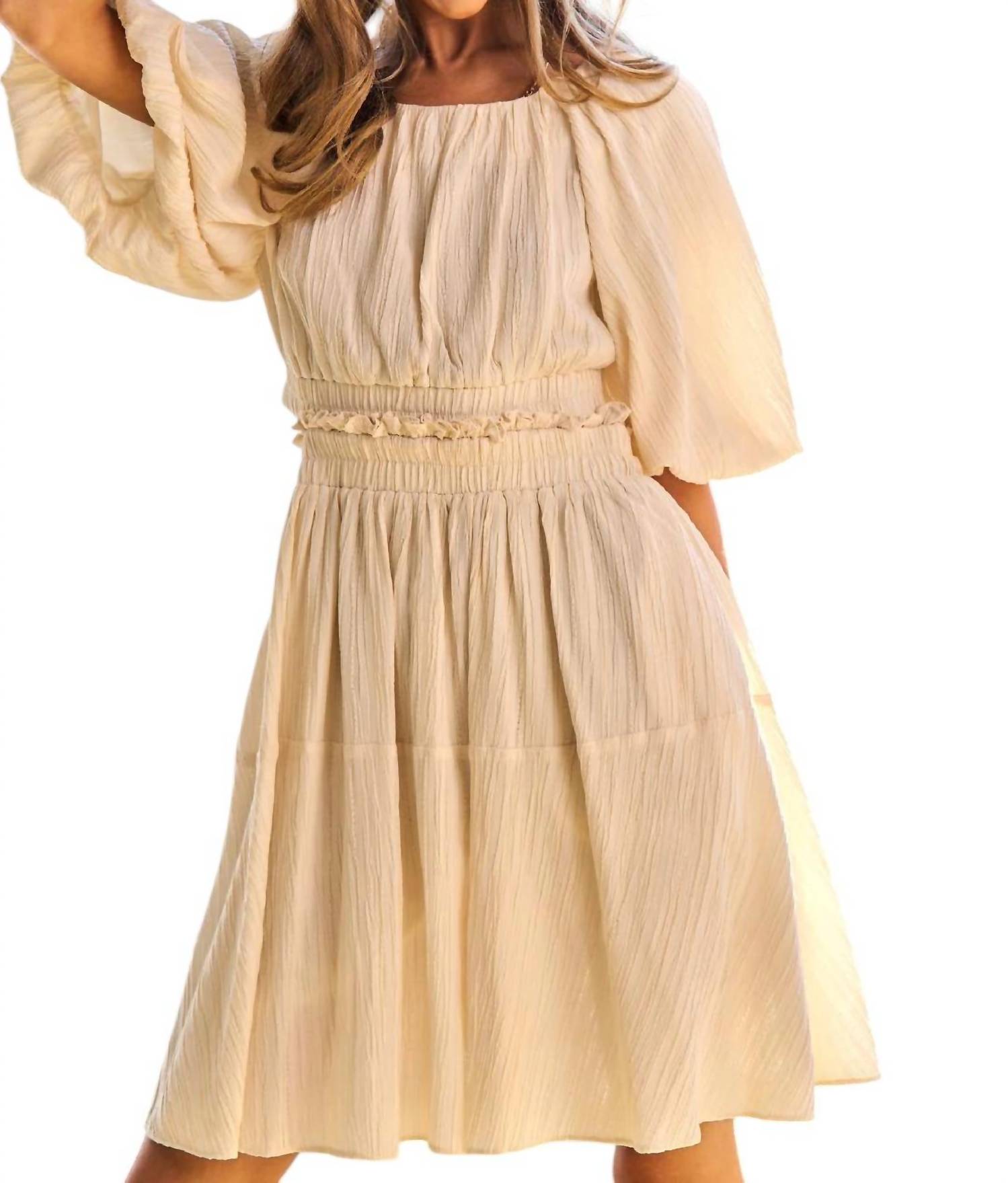 Мини-платье с рукавами-фонариками в кремовом цвете DAVI & DANI 
Мини-платье с рукавами-фонариками в кремовом цвете DAVI & DANI