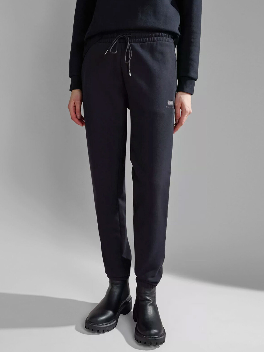 Napapijri от Nina Зимний спортивный костюм, черный 
Napapijri от Nina Зимний спортивный костюм, черный