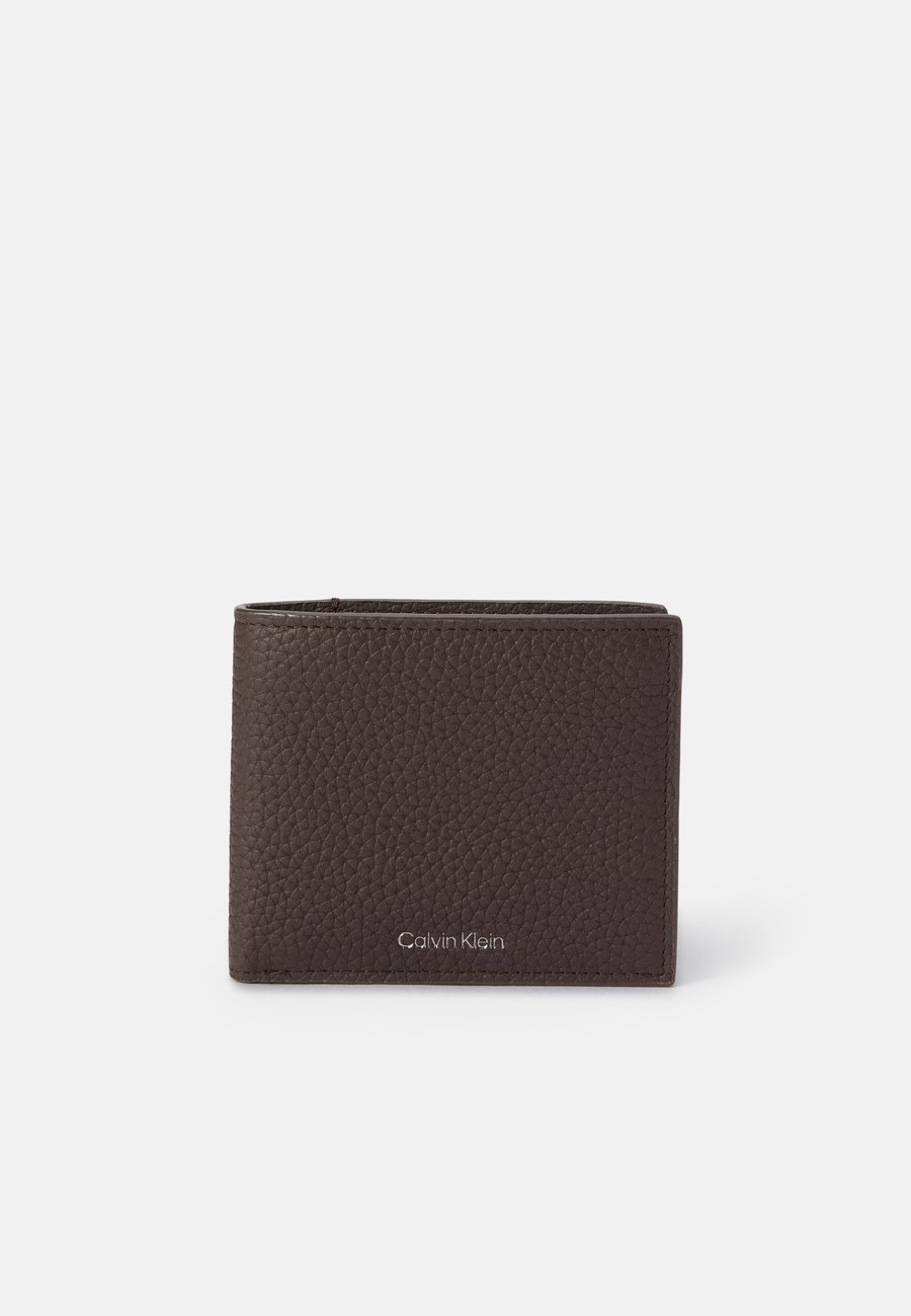 Кошелек Calvin Klein EMBOSS BILL FOLD COIN, Dark Brown
Кошелек Calvin Klein EMBOSS BILL FOLD COIN, Dark Brown