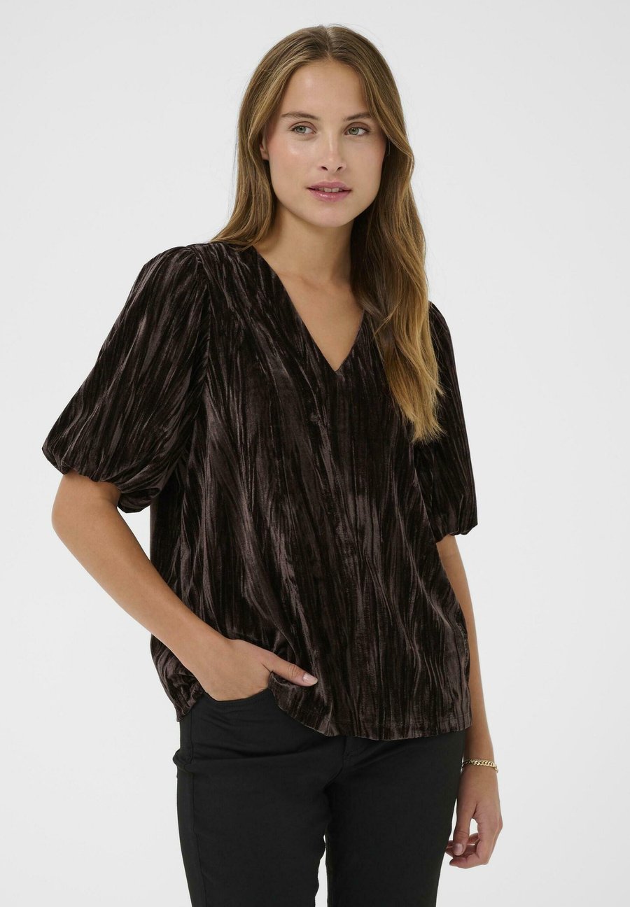 Блуза Kaffe KAELVA JERSEY BLOUSE, Black Coffee/Dark Brown
Блуза Kaffe KAELVA JERSEY BLOUSE, Black Coffee/Dark Brown