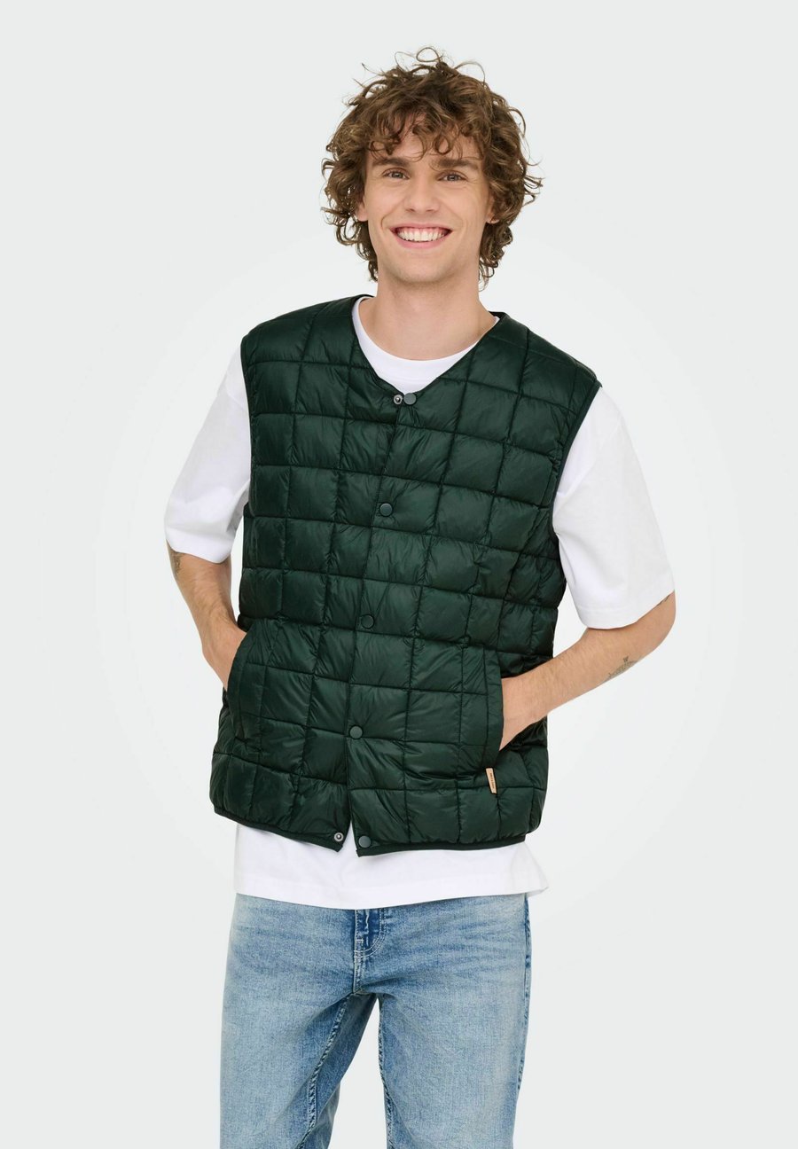 Куртка Only & Sons GAVIN LIGHT ÄRMELLOSE , Darkest Spruce/Dark Green
Куртка Only & Sons GAVIN LIGHT ÄRMELLOSE , Darkest Spruce/Dark Green