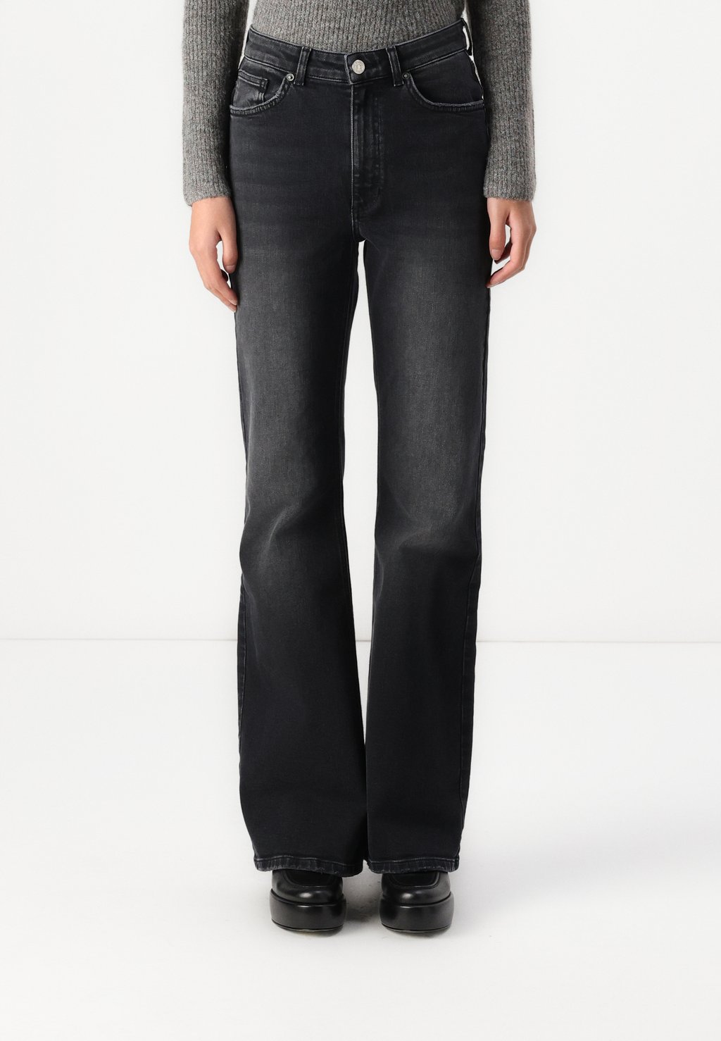 Расклешенные джинсы ONLJUICY FLARED ONLY, черный деним
Расклешенные джинсы ONLJUICY FLARED ONLY, черный деним