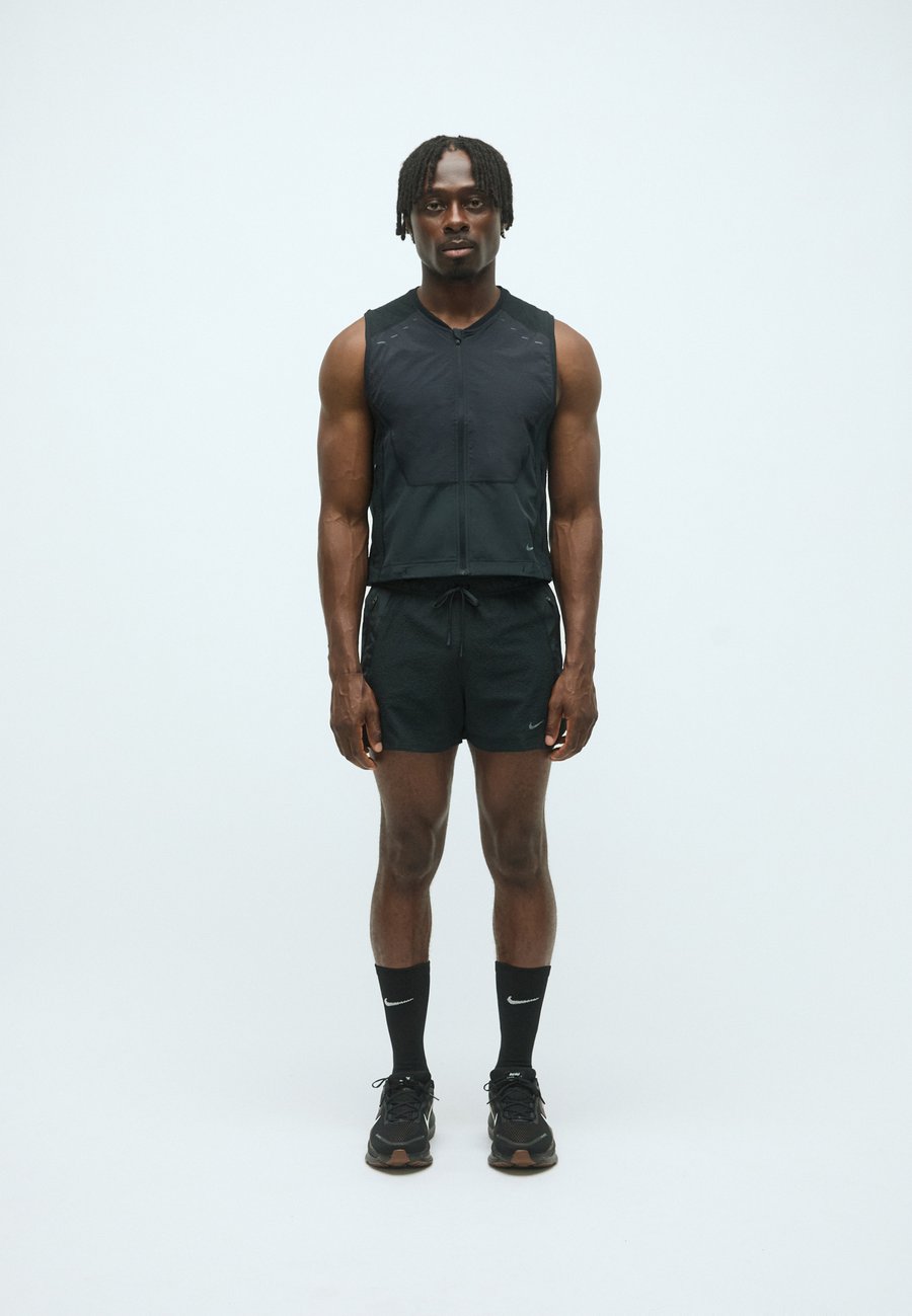 Куртка Nike Performance RUN PINNACLE UTILITY VEST, Black
Куртка Nike Performance RUN PINNACLE UTILITY VEST, Black