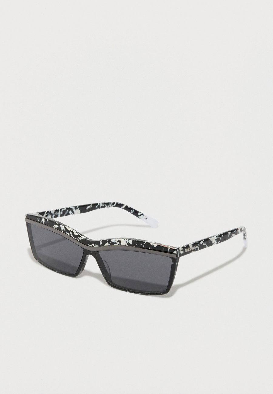 Солнцезащитные очки Missoni Sunglasses, Black/White/Black
Солнцезащитные очки Missoni Sunglasses, Black/White/Black