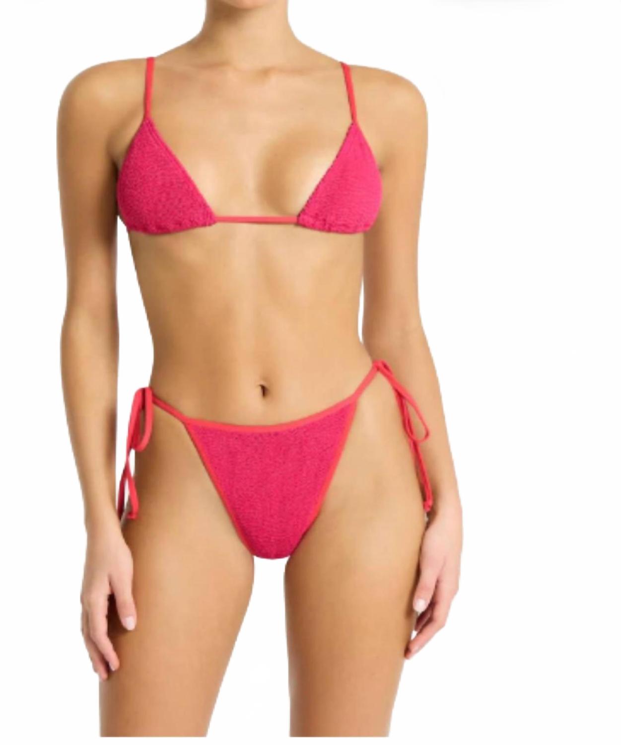 Топ бикини Luana треугольник в малиновом цвете Bond-eye
Топ бикини Luana треугольник в малиновом цвете Bond-eye