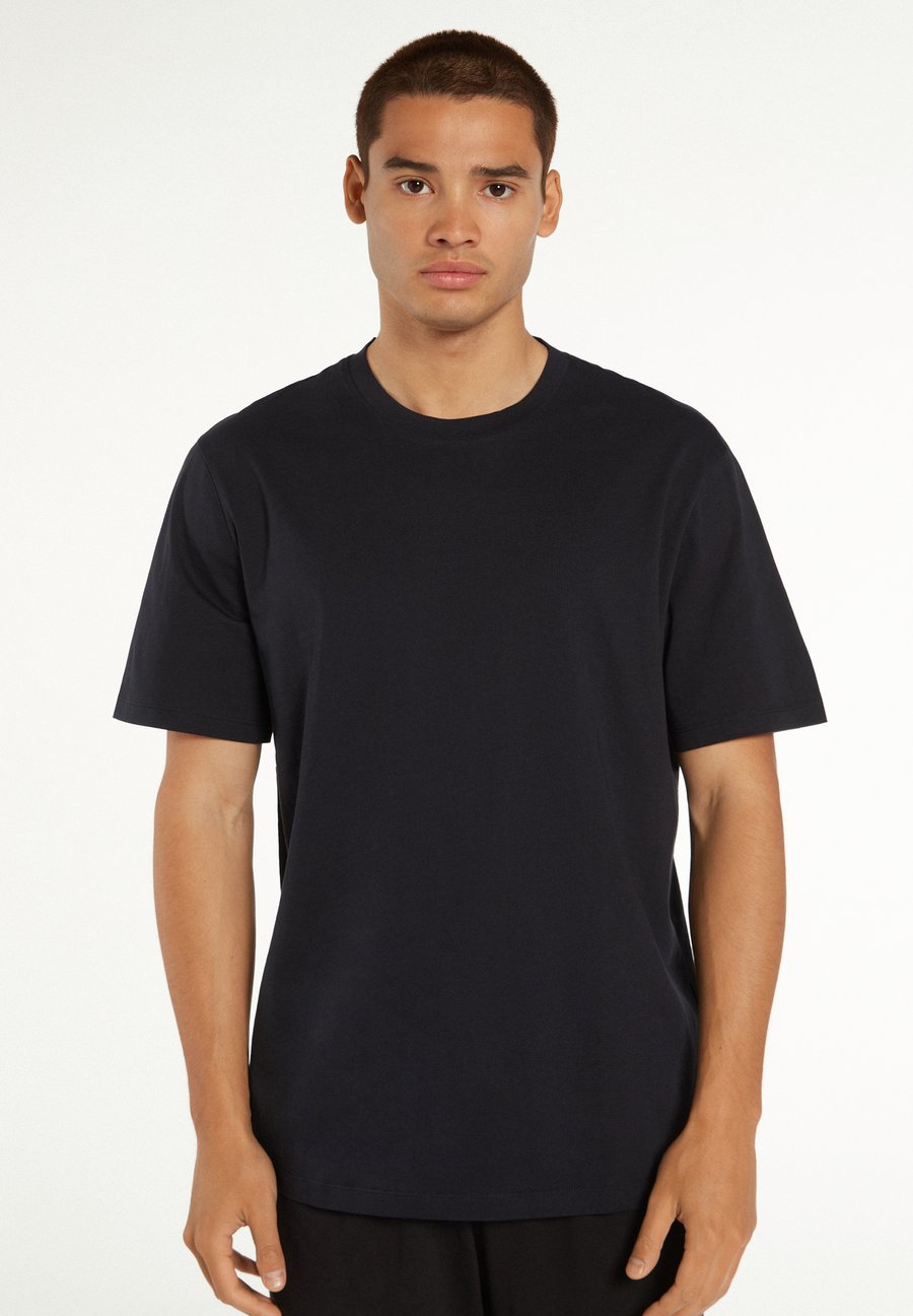 Футболка Tezenis BASIC RELAXED FIT, Deep Blue/Dark Blue, Синий, Футболка Tezenis BASIC RELAXED FIT, Deep Blue/Dark Blue
Футболка Tezenis BASIC RELAXED FIT, Deep Blue/Dark Blue, Синий, Футболка Tezenis BASIC RELAXED FIT, Deep Blue/Dark Blue