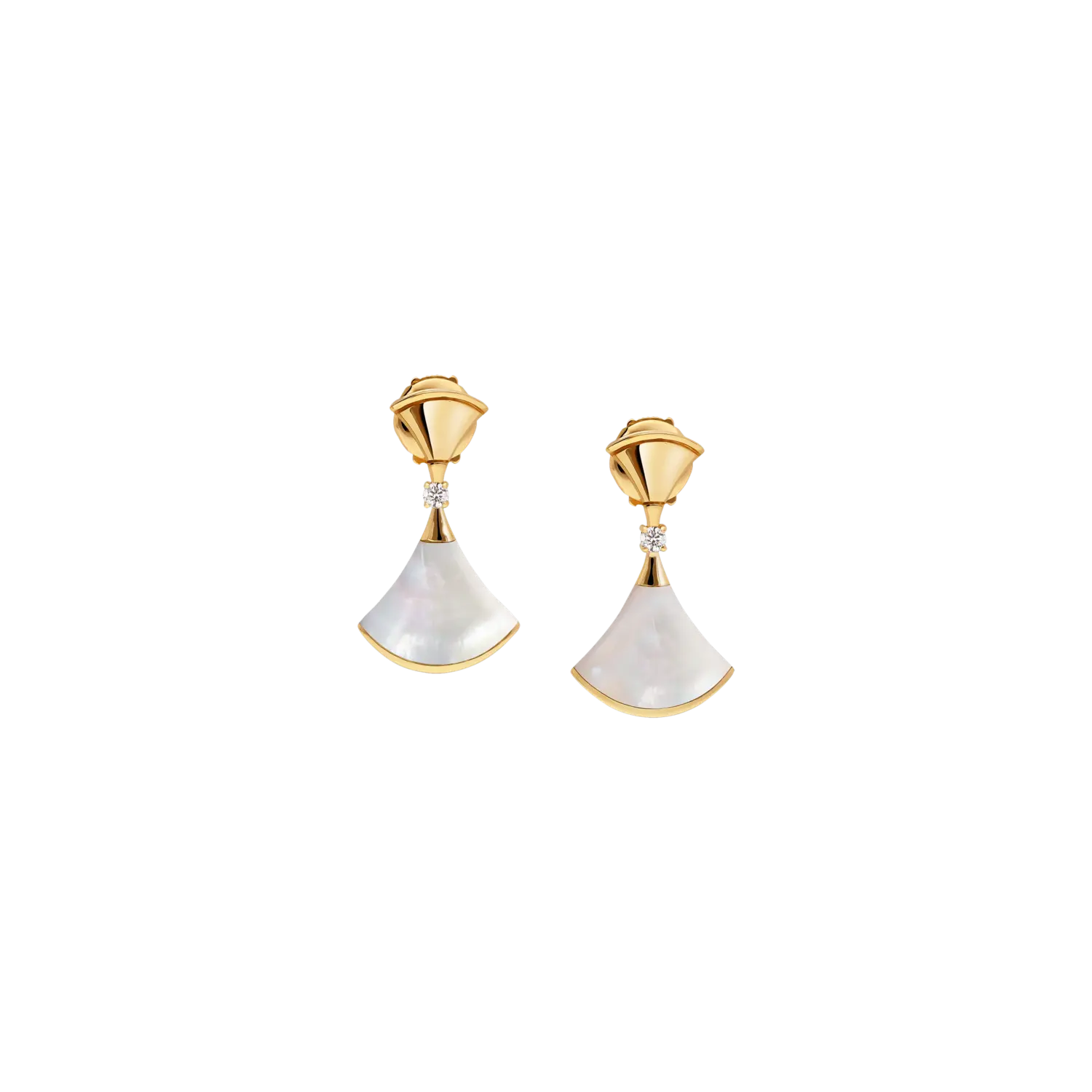 Серьги Bulgari из желтого золота с бриллиантами и перламутром
Серьги Bulgari из желтого золота с бриллиантами и перламутром