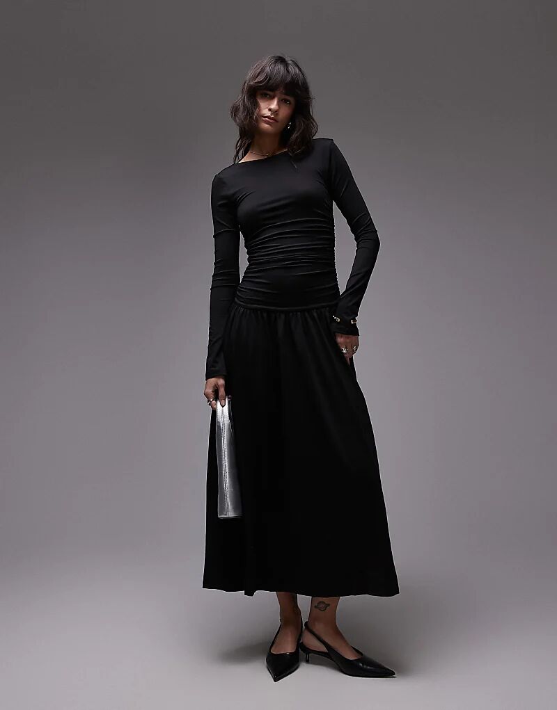 Черное облегающее платье средней длины со сборками и длинными рукавами Nia sera
Черное облегающее платье средней длины со сборками и длинными рукавами Nia sera