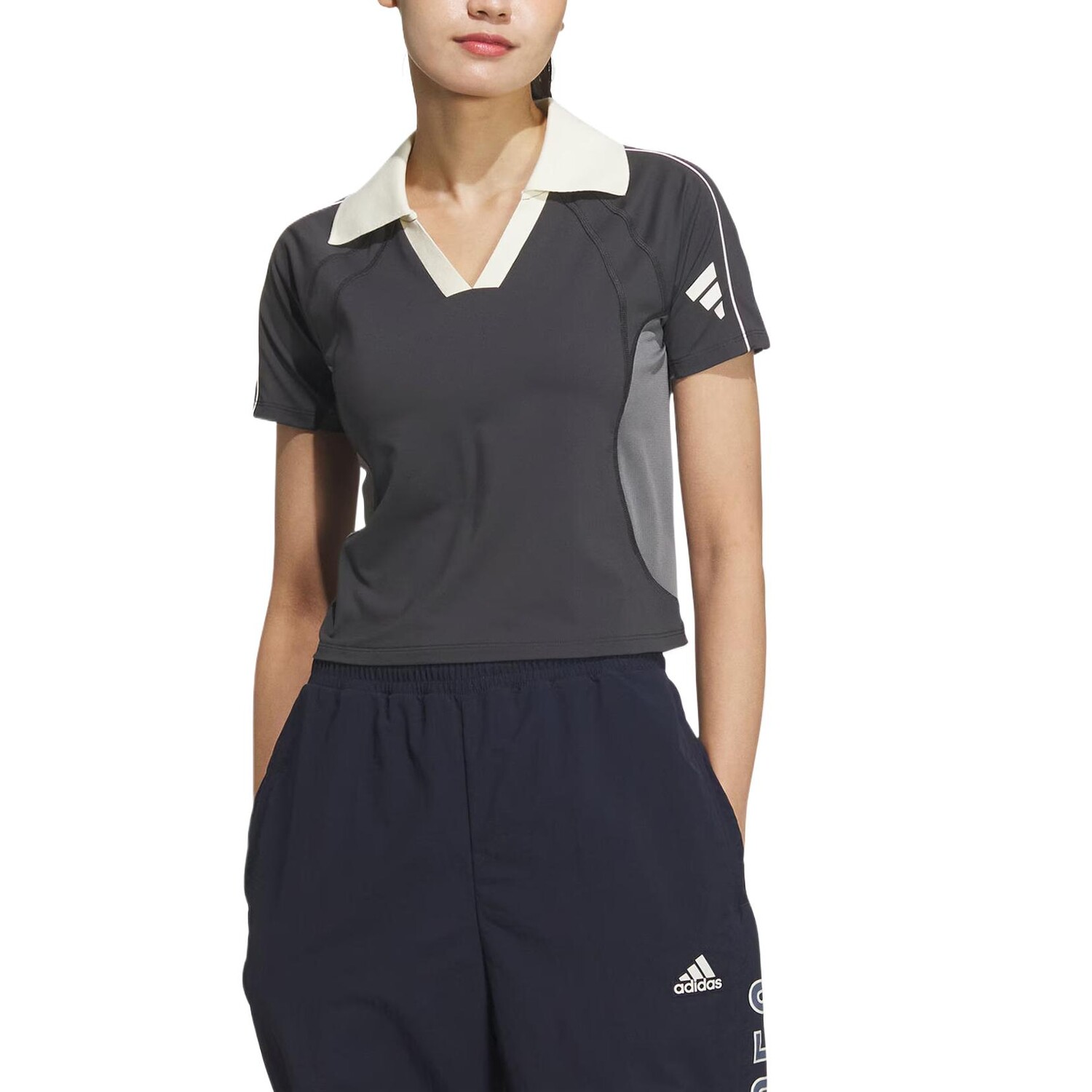 Футболка женская черная Adidas
Футболка женская черная Adidas