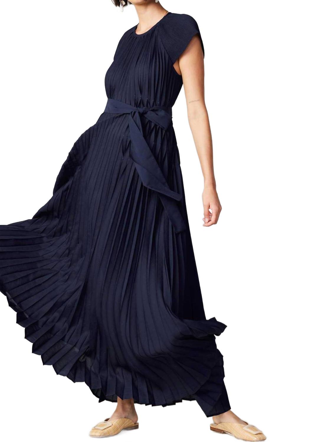 Мона плиссированное макси-платье в темно-синем цвете Current air
Мона плиссированное макси-платье в темно-синем цвете Current air