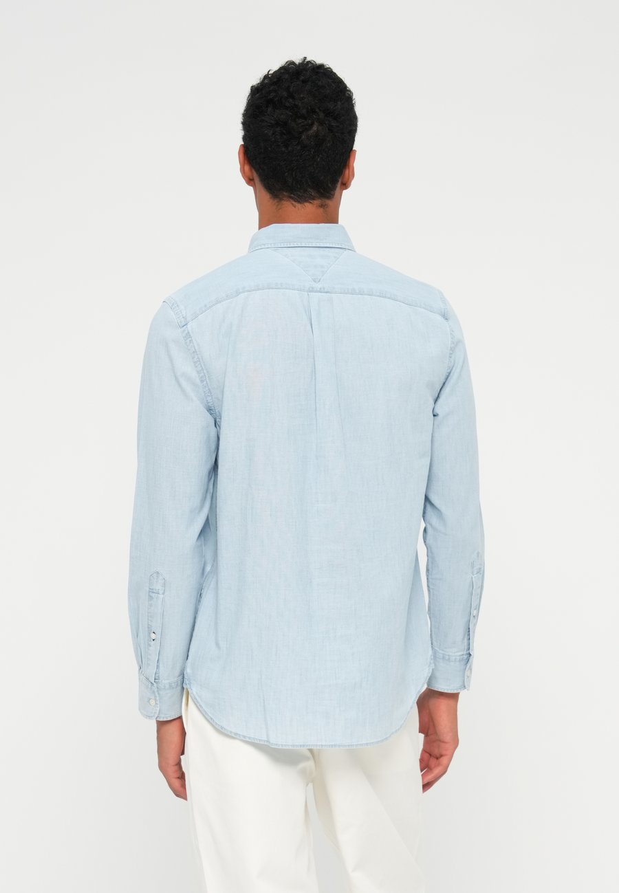 Блуза Tommy Hilfiger POCKET UNISEX, Light Blue Chambray/Blue
Блуза Tommy Hilfiger POCKET UNISEX, Light Blue Chambray/Blue