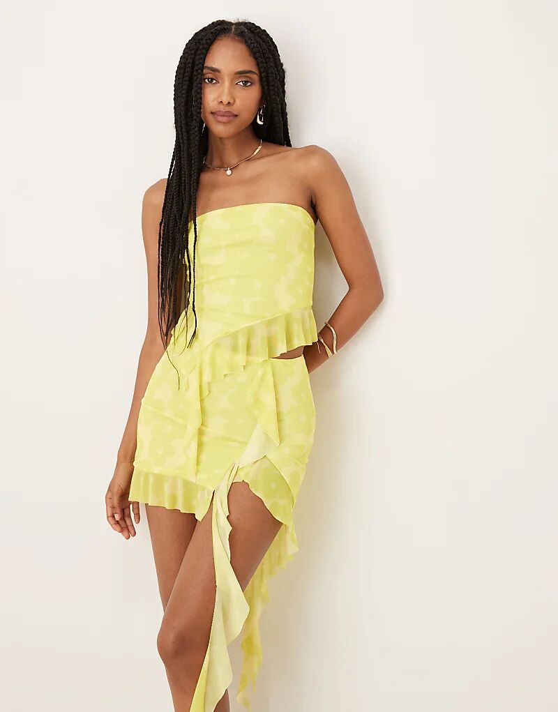 Асимметричный топ-бандо Collective The Label с оборкой из сетки с лаймовым цветком
Асимметричный топ-бандо Collective The Label с оборкой из сетки с лаймовым цветком