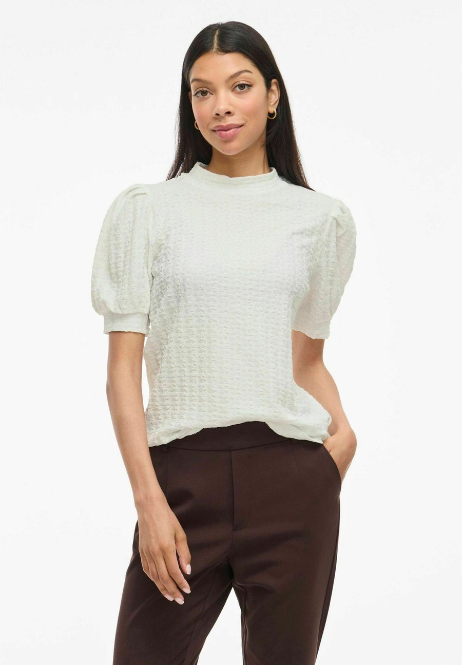 Блуза VILA MIT KURZEN ÄRMELN VIRIK STEHKRAGEN, Snow White/White
Блуза VILA MIT KURZEN ÄRMELN VIRIK STEHKRAGEN, Snow White/White