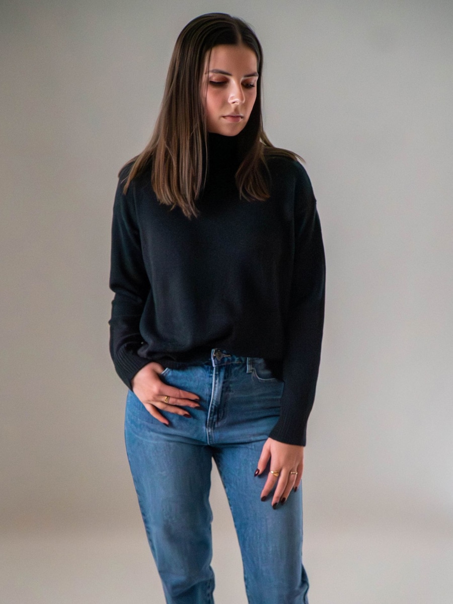 Свитер WEARABLE STORIES Riske, черный
Свитер WEARABLE STORIES Riske, черный