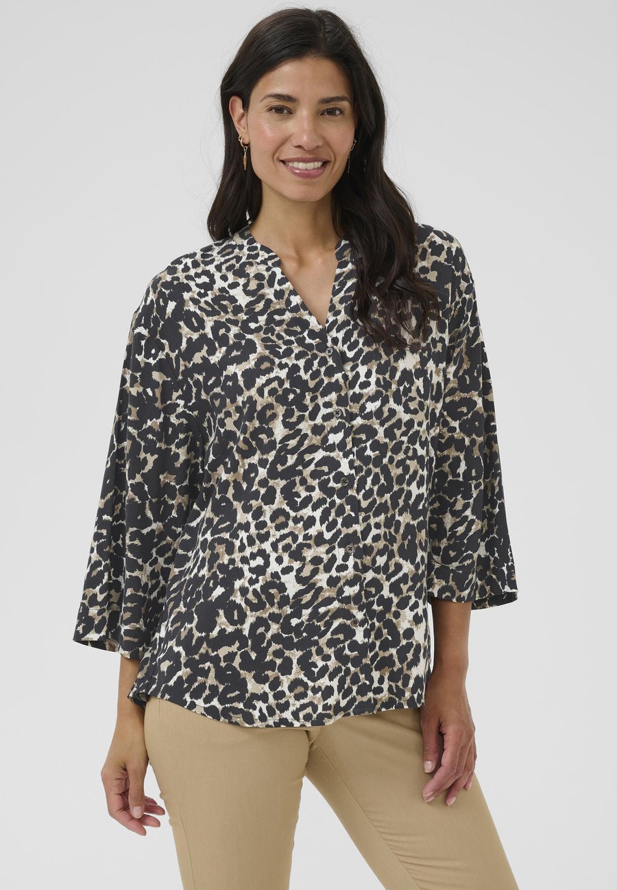 Блуза Bon'A Parte SYBEL , Blue Grey Leopard Print/Dark Blue
Блуза Bon'A Parte SYBEL , Blue Grey Leopard Print/Dark Blue