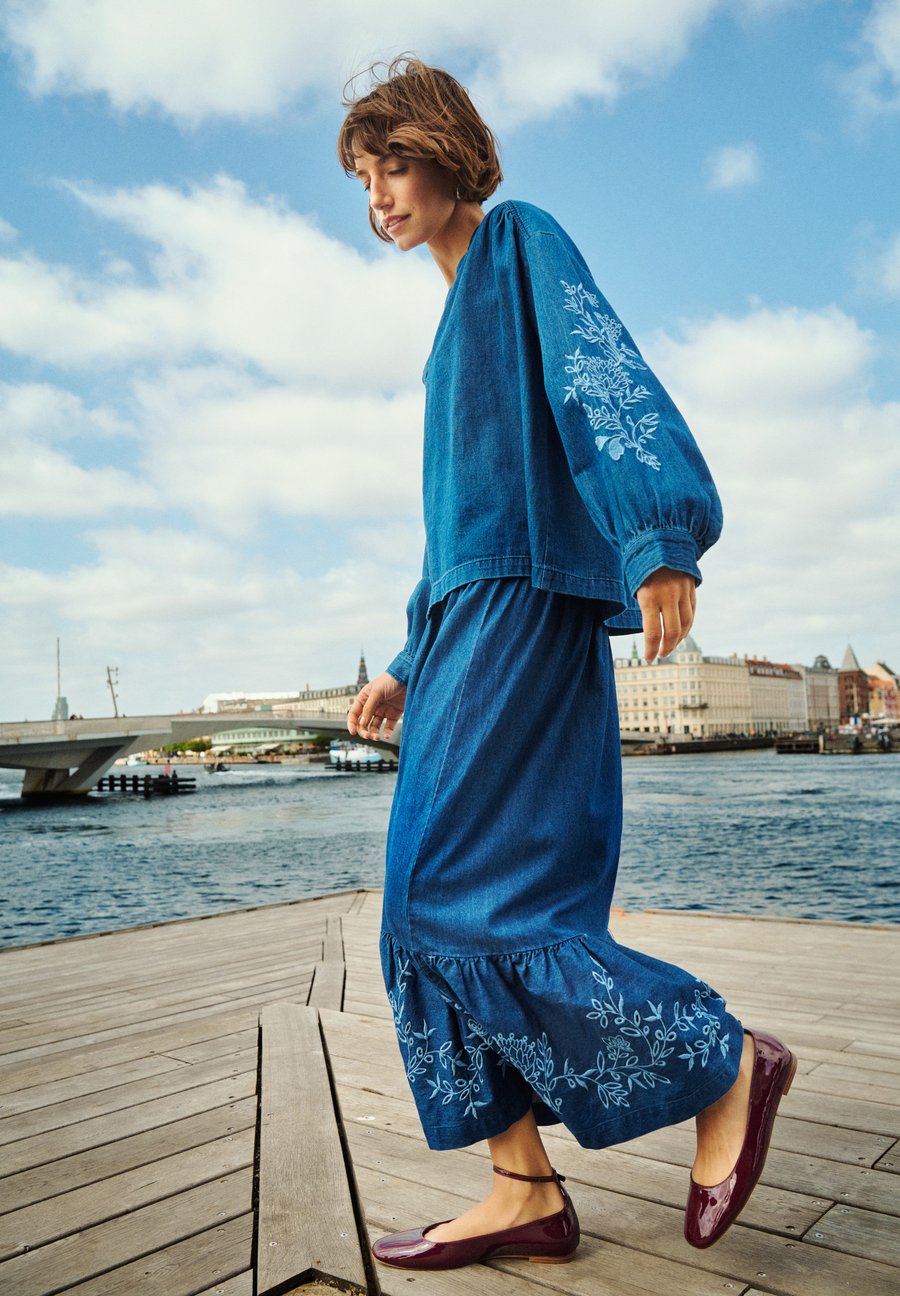 Юбка Part Two THAMARA, Medium Blue Denim Embroidery/Blue Denim
Юбка Part Two THAMARA, Medium Blue Denim Embroidery/Blue Denim