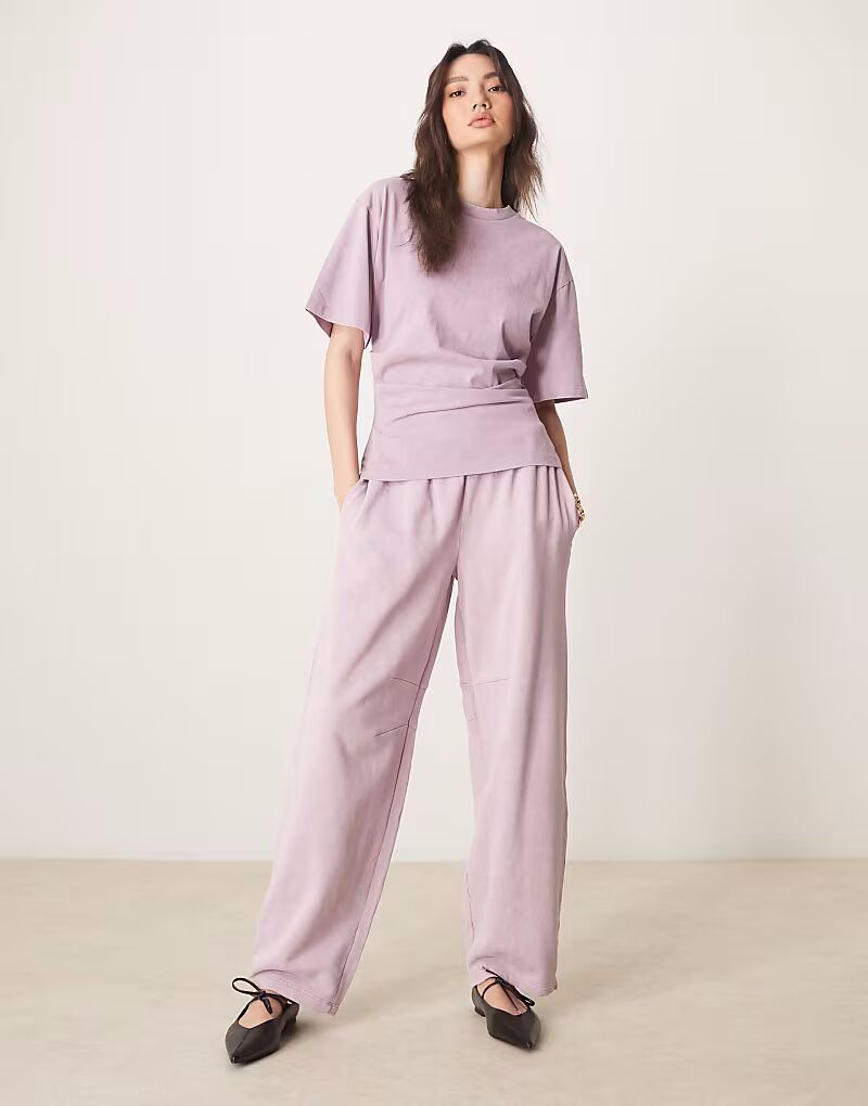 Спортивные брюки-бочонки в лилово-розовом цвете Asos Design
Спортивные брюки-бочонки в лилово-розовом цвете Asos Design